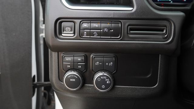 Used 2024 Chevrolet Suburban Premier image 23