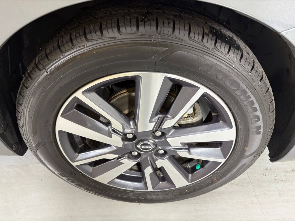 Used 2023 Nissan Versa SV image 11