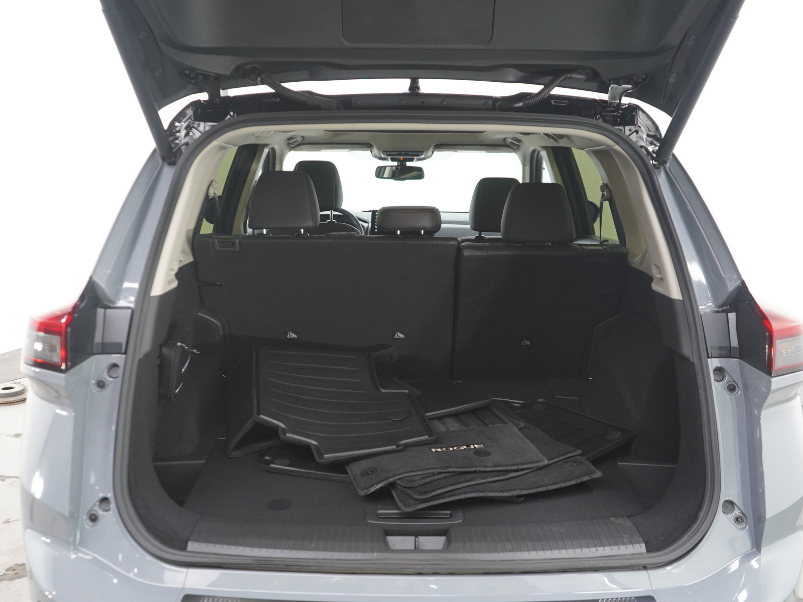 Used 2025 Nissan Rogue SL w/ SL Premium Package AWD/4WD image 16