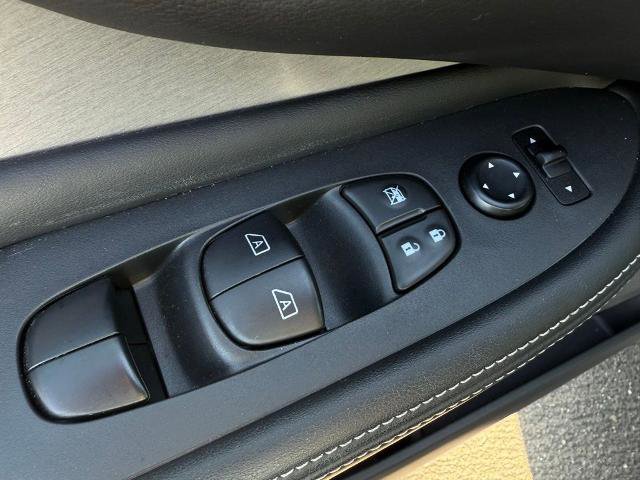 Certified 2024 Nissan Murano SV w/ SV Midnight Edition Package image 21