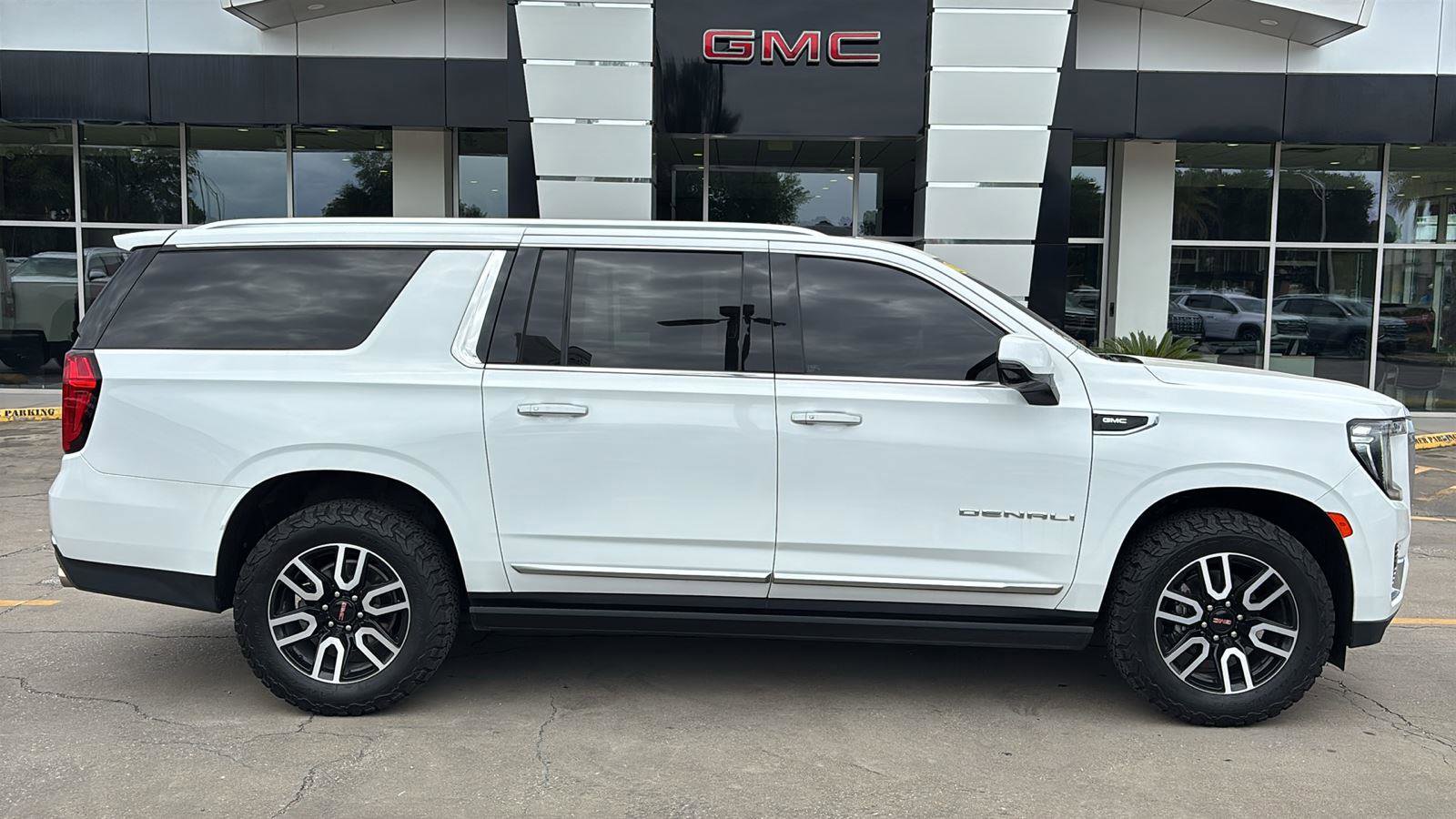 Used 2023 GMC Yukon XL Denali RWD image 8