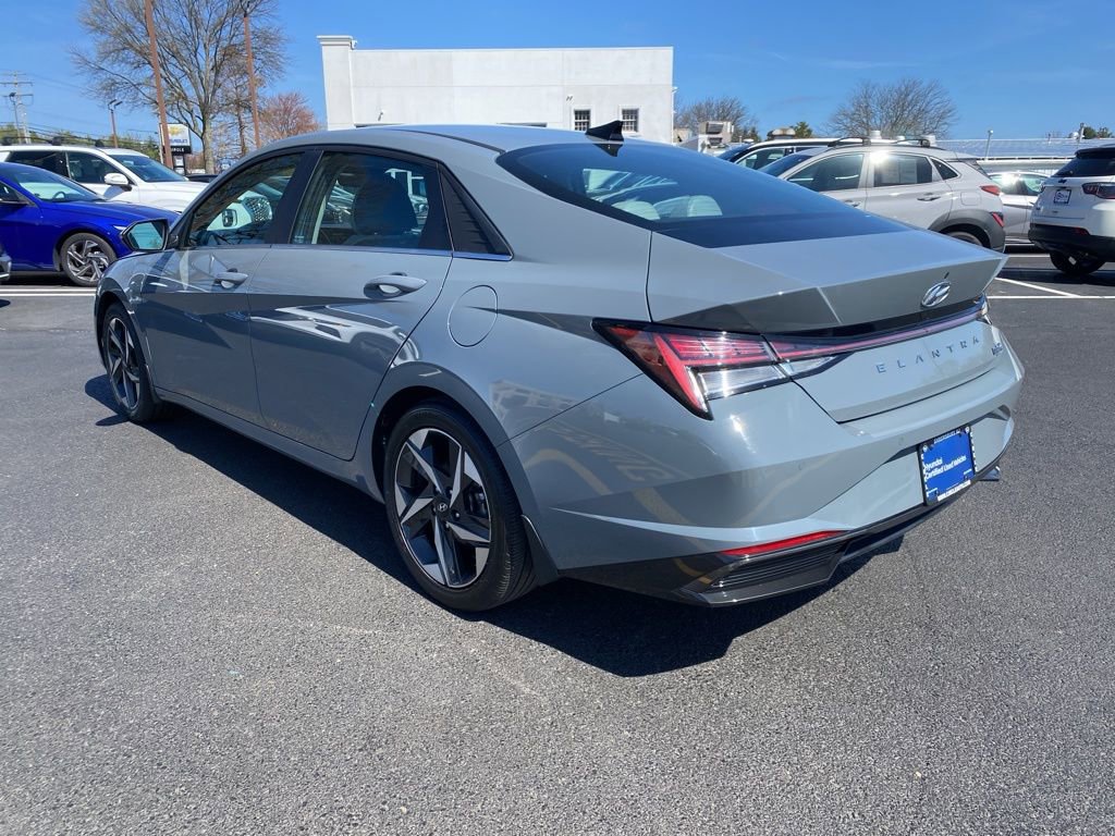 Certified 2022 Hyundai Elantra Limited w/ Cargo Package image 8