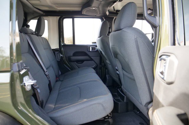 Used 2024 Jeep Wrangler Unlimited Sahara w/ Technology Group image 33