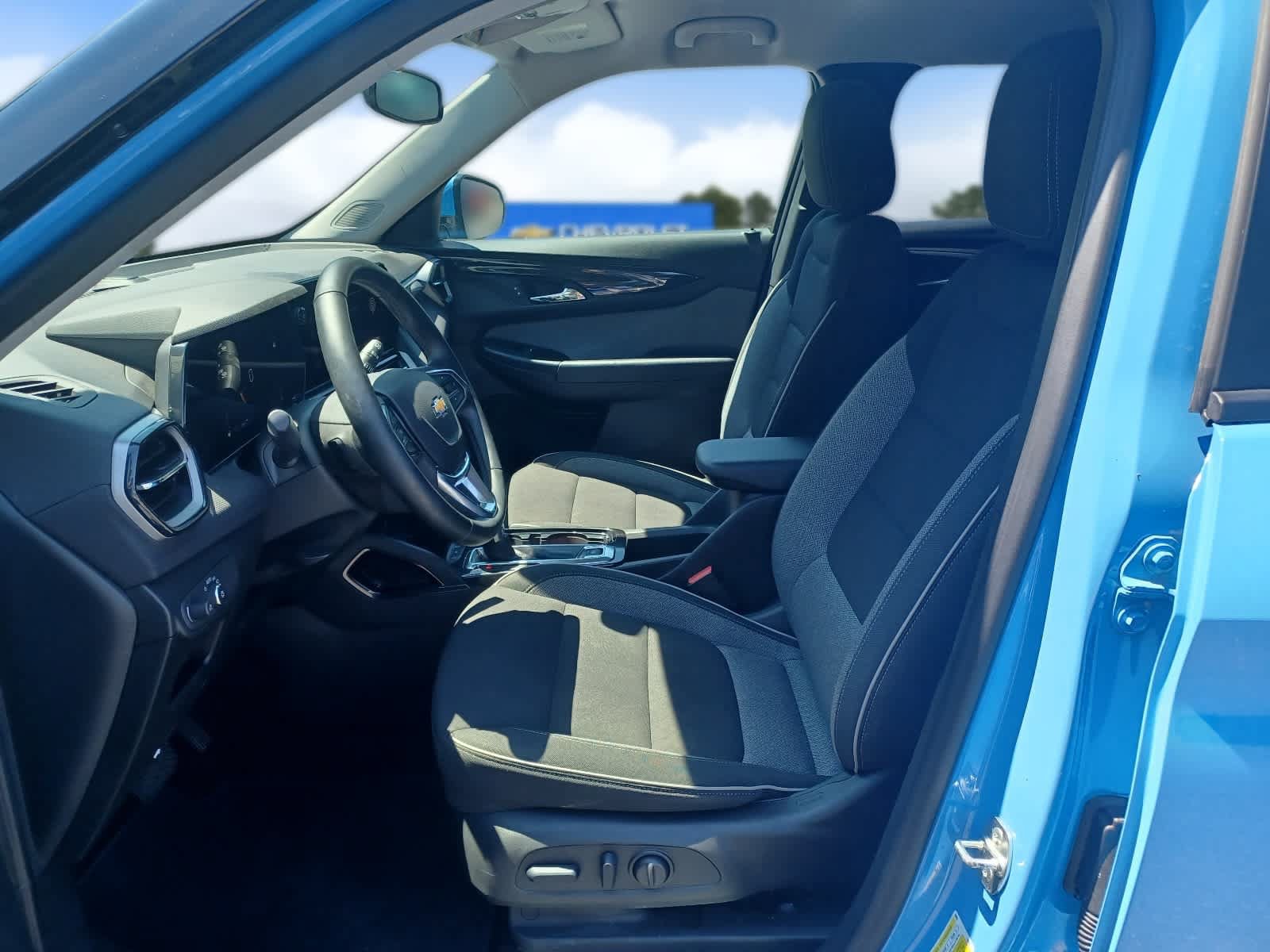 Used 2024 Chevrolet TrailBlazer LT w/ Convenience Package AWD/4WD image 7