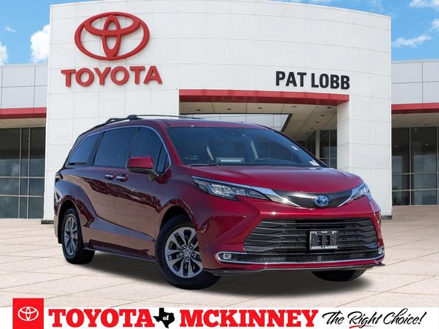 Certified 2023 Toyota Sienna XLE FWD image 1