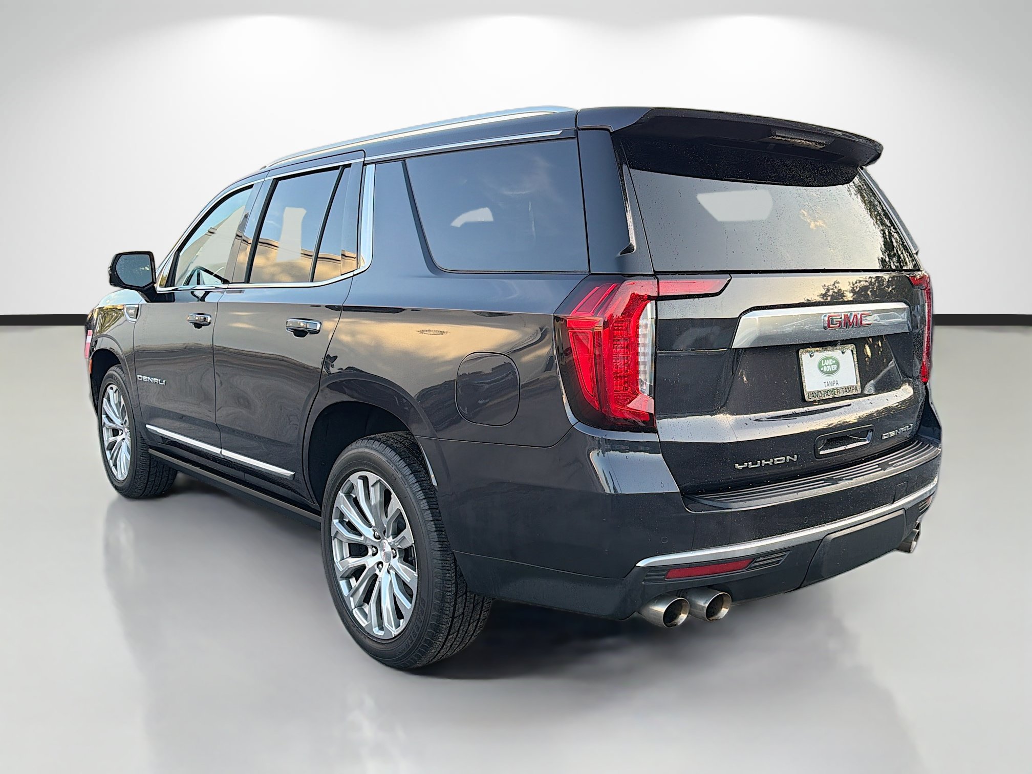 Used 2023 GMC Yukon Denali AWD/4WD image 3