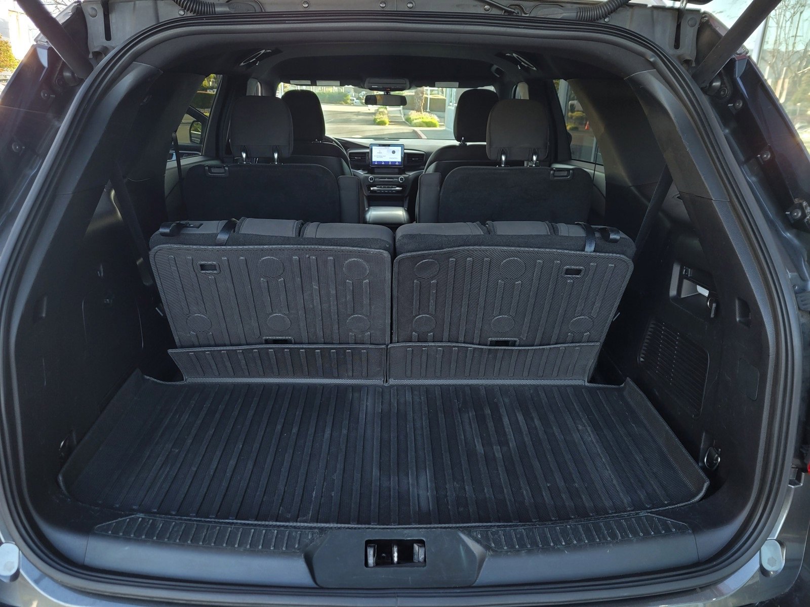 Used 2020 Ford Explorer XLT w/ Comfort Package image 26