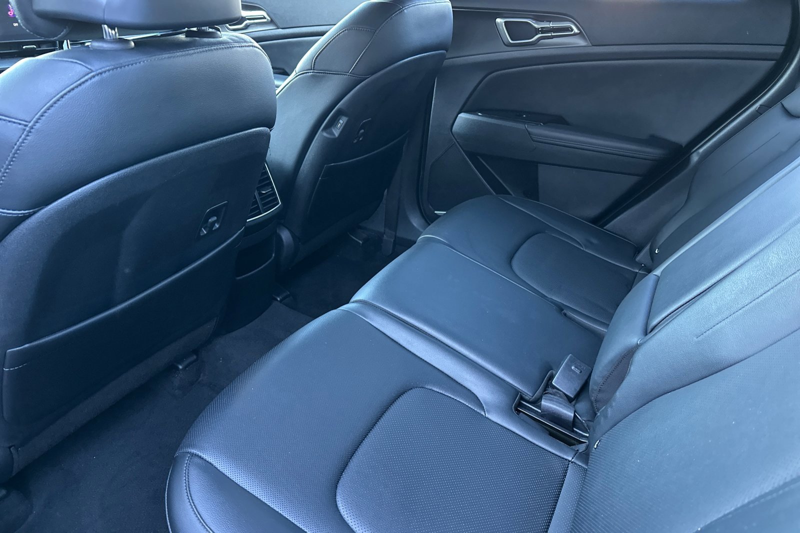 Used 2023 Kia Sportage EX image 9