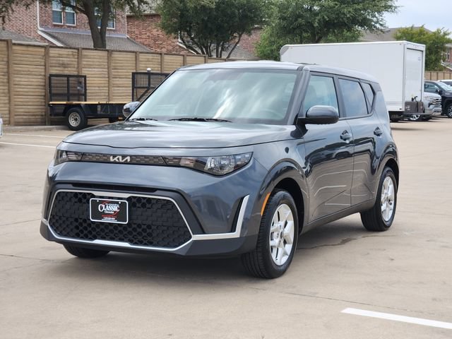 Used 2025 Kia Soul LX w/ LX Technology Package FWD image 11