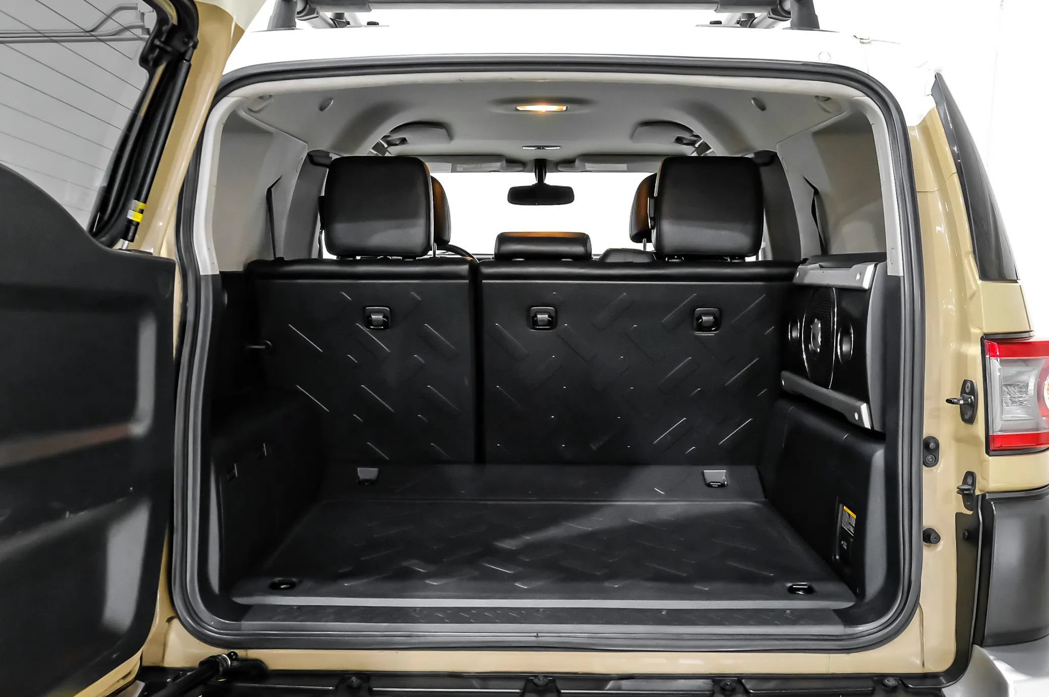 Used 2014 Toyota FJ Cruiser 4WD w/ Upgrade Package image 47