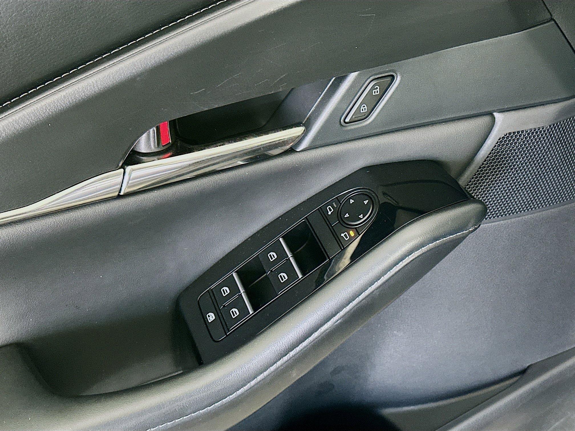 Used 2025 MAZDA CX-30 AWD 2.5 S w/ Preferred Package image 15