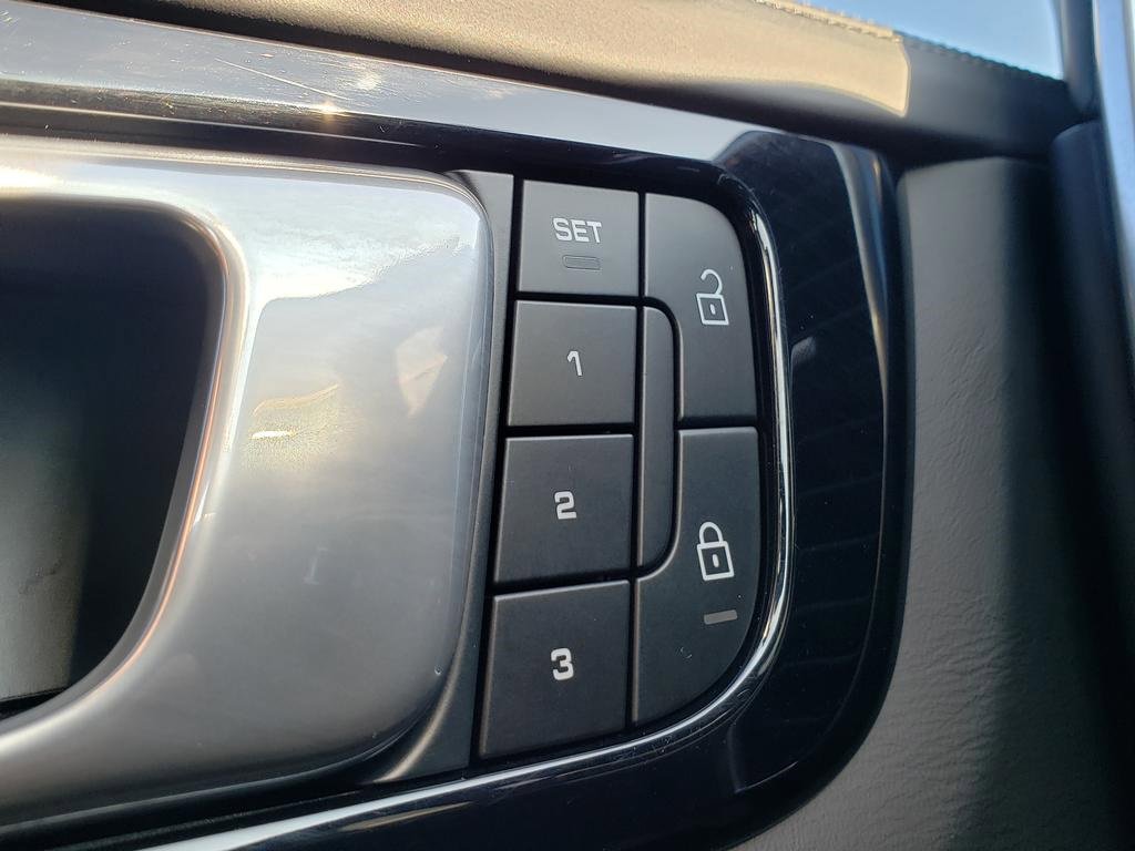 Used 2022 Porsche Cayenne GTS w/ Sport Chrono Package (8LH) image 22