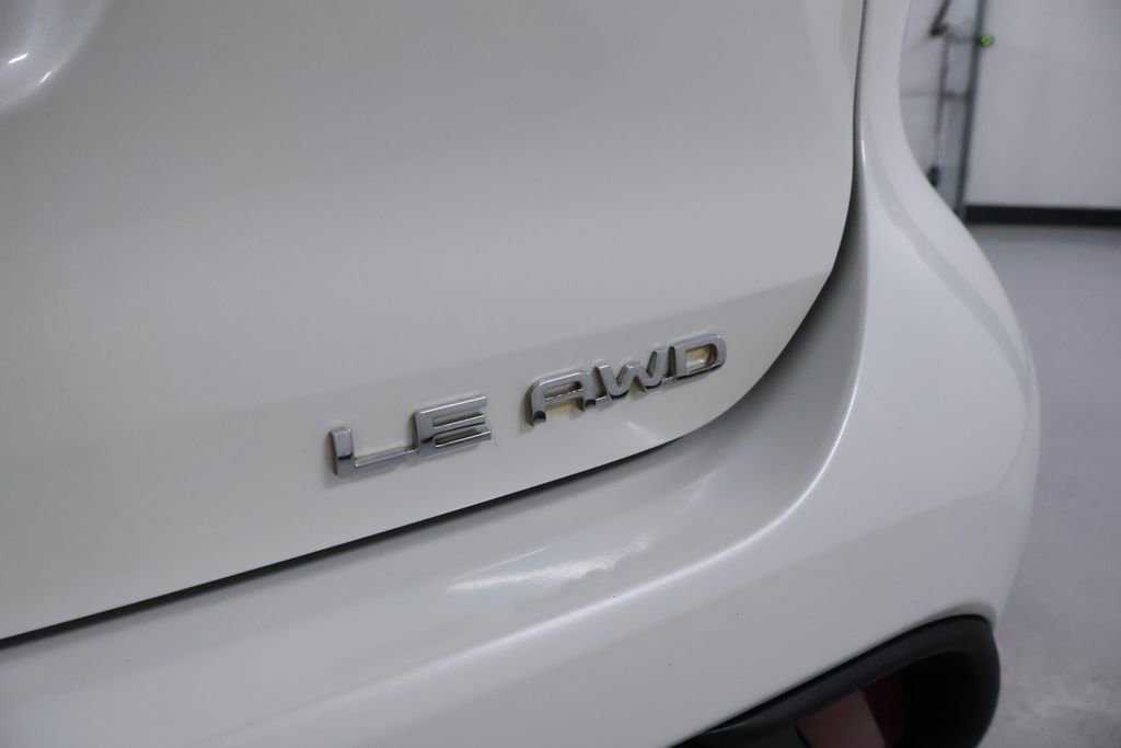 Used 2021 Toyota Highlander LE image 11