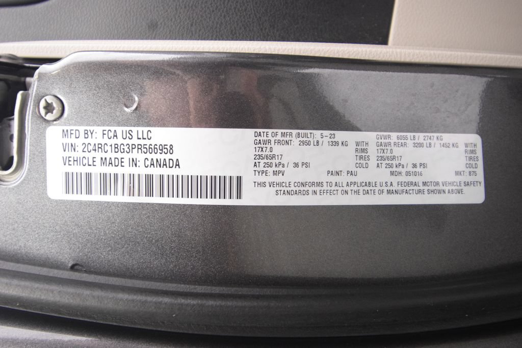 Used 2023 Chrysler Pacifica Touring-L FWD image 27