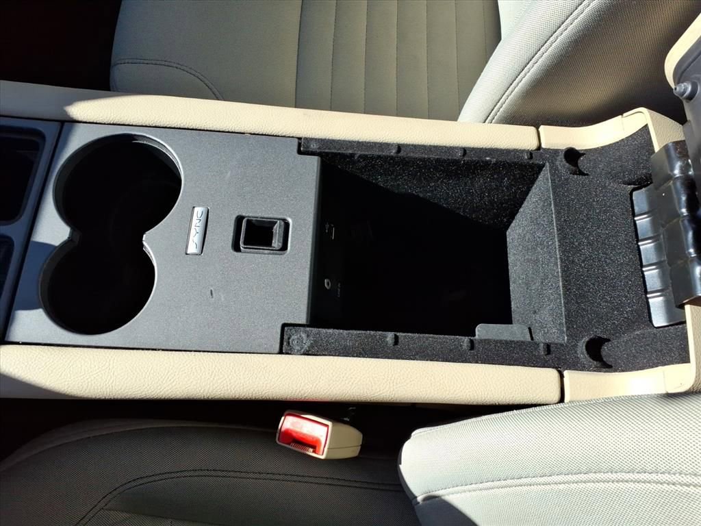 Used 2017 Ford Taurus SE image 28