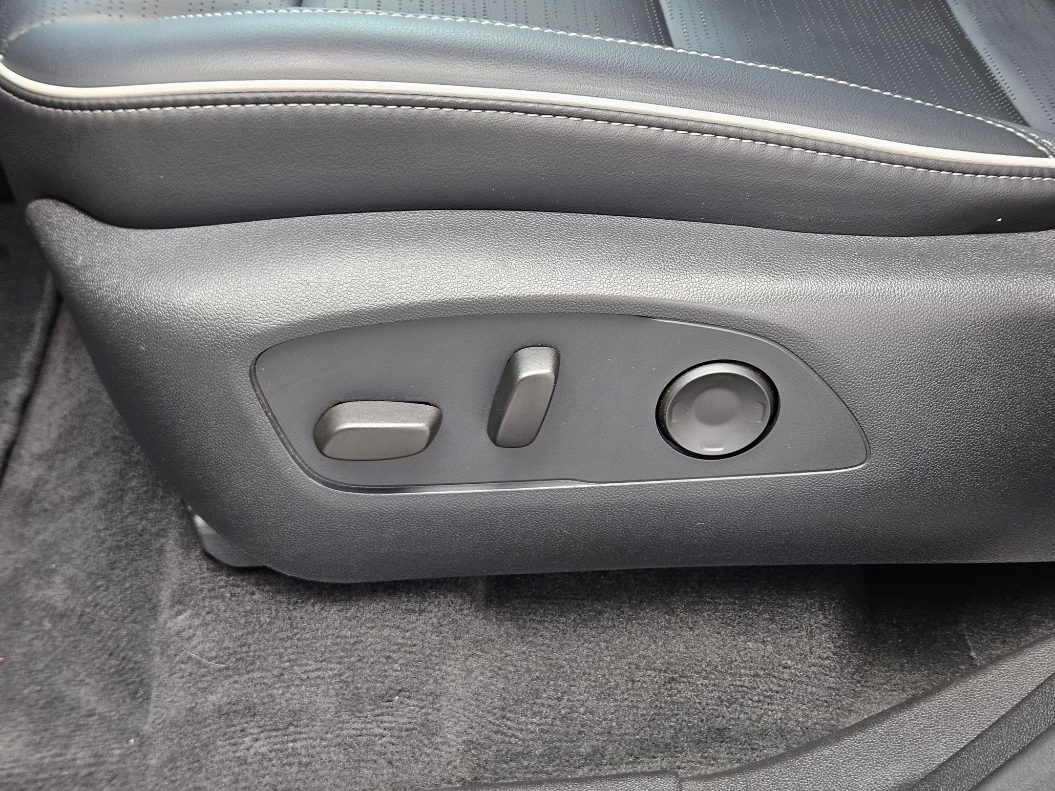 Used 2025 Buick Enclave Sport Touring w/ Power Package FWD image 20