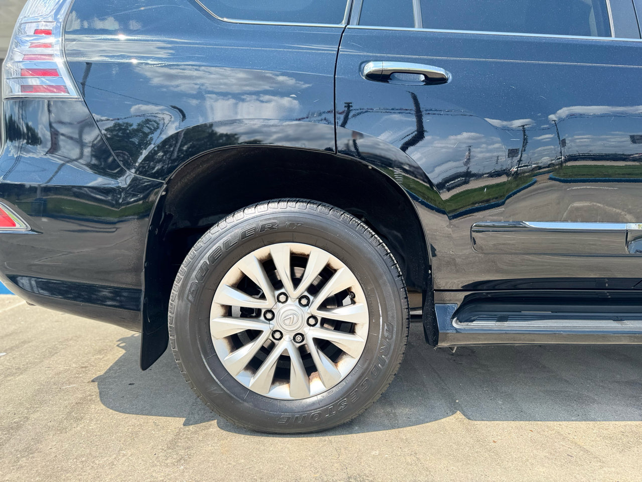 Used 2018 Lexus GX 460 Premium w/ Premium Package image 8