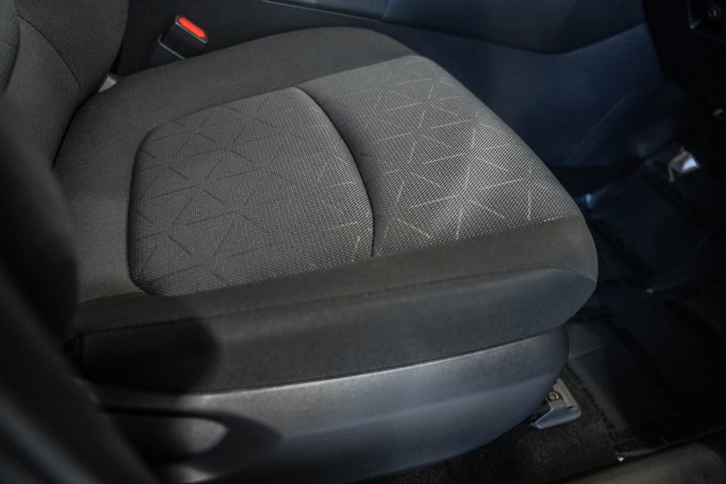 Used 2025 Toyota RAV4 XLE AWD/4WD image 33