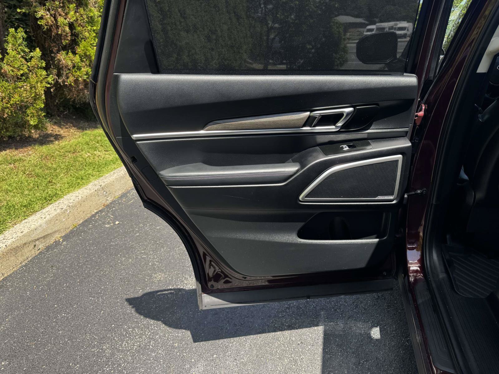 Used 2020 Kia Telluride EX w/ EX Premium Package AWD/4WD image 11