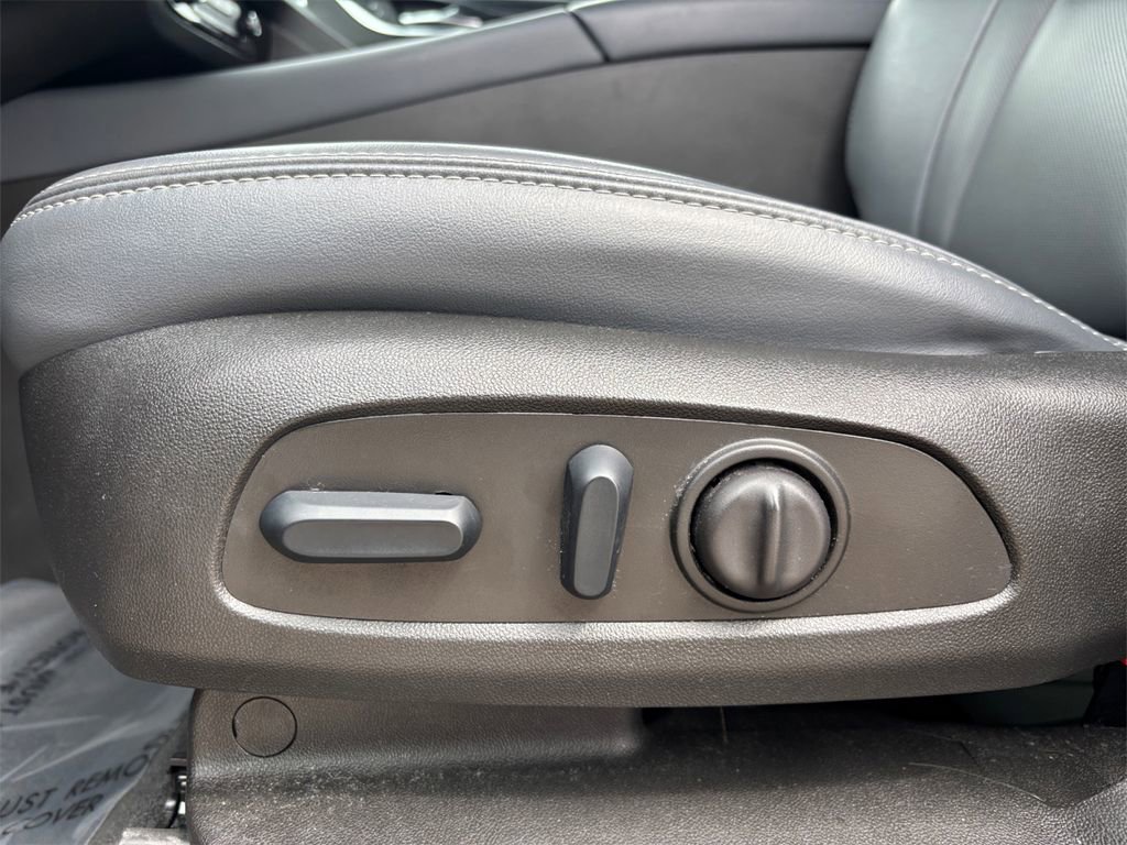 Used 2024 Buick Enclave Essence w/ Sport Touring Edition FWD image 12