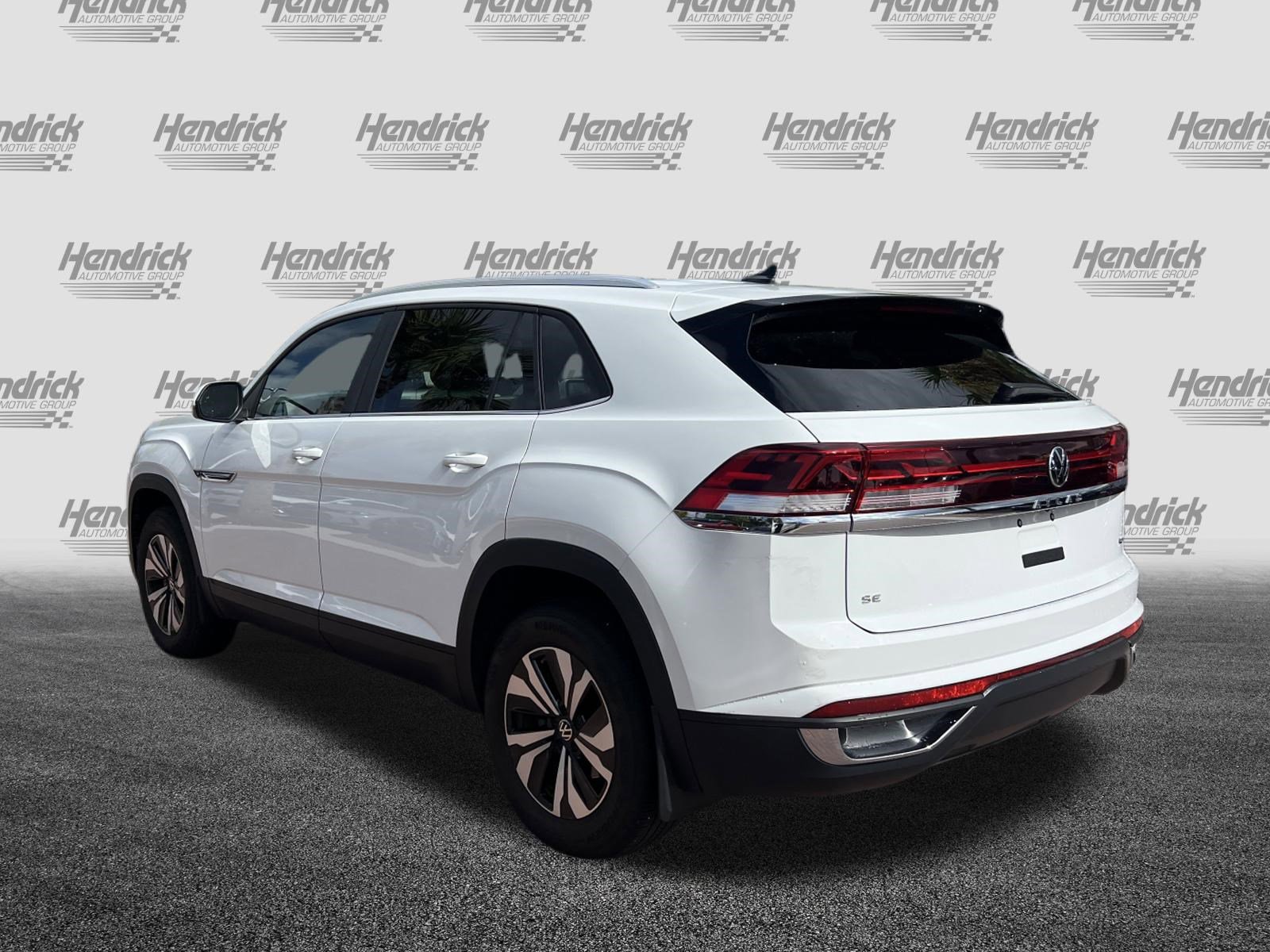Used 2024 Volkswagen Atlas Cross Sport SE AWD/4WD image 8