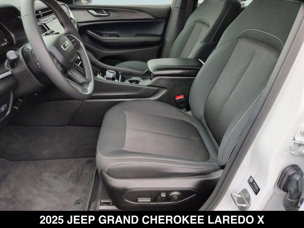 Used 2025 Jeep Grand Cherokee Laredo X AWD/4WD image 14