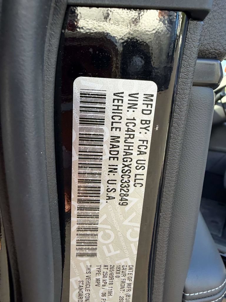 Used 2025 Jeep Grand Cherokee Laredo X w/ Luxury Tech Group I AWD/4WD image 27