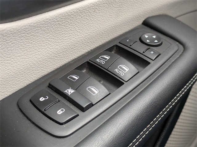 Certified 2024 Chrysler Pacifica Touring-L image 23