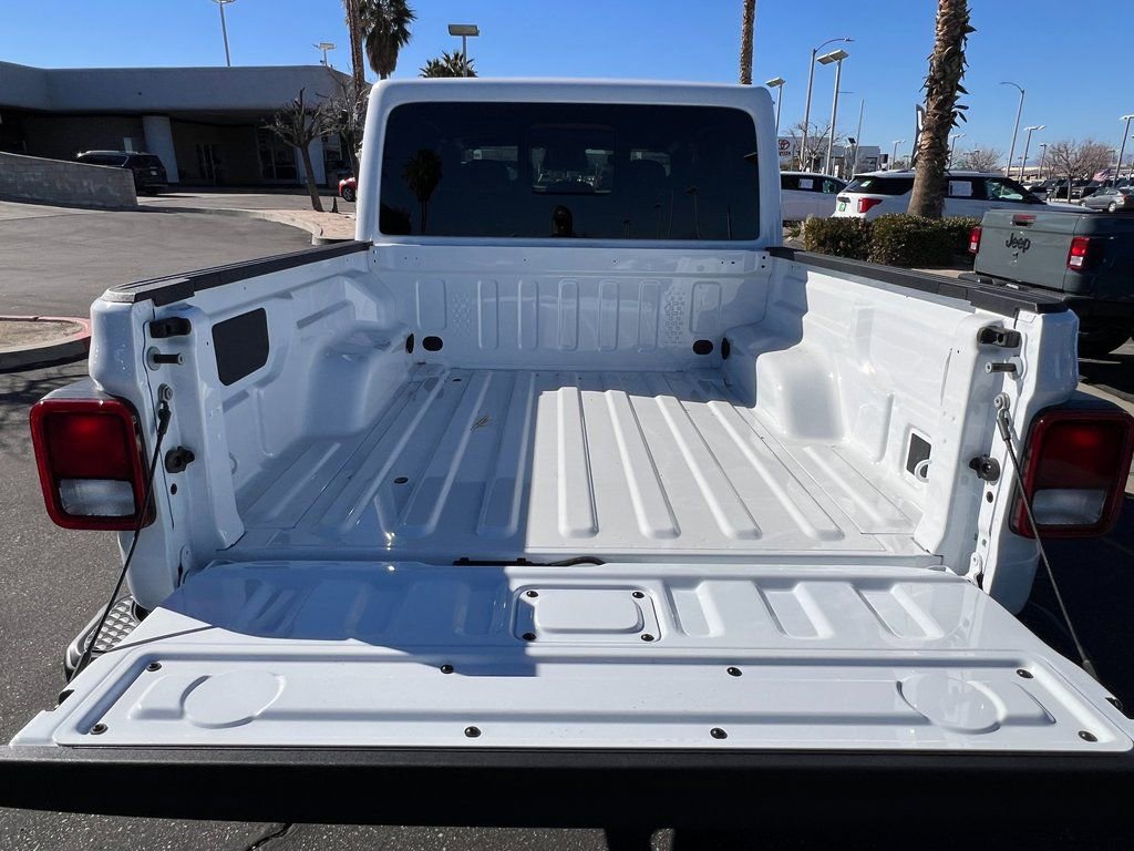 New 2026 Jeep Gladiator Sport AWD/4WD image 17