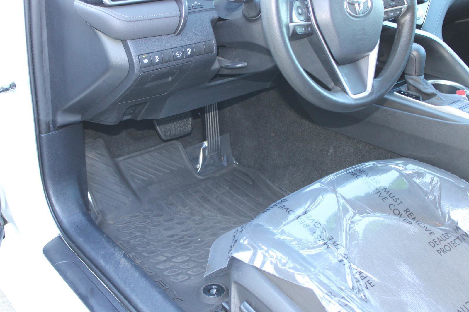 Used 2021 Toyota Camry LE image 39