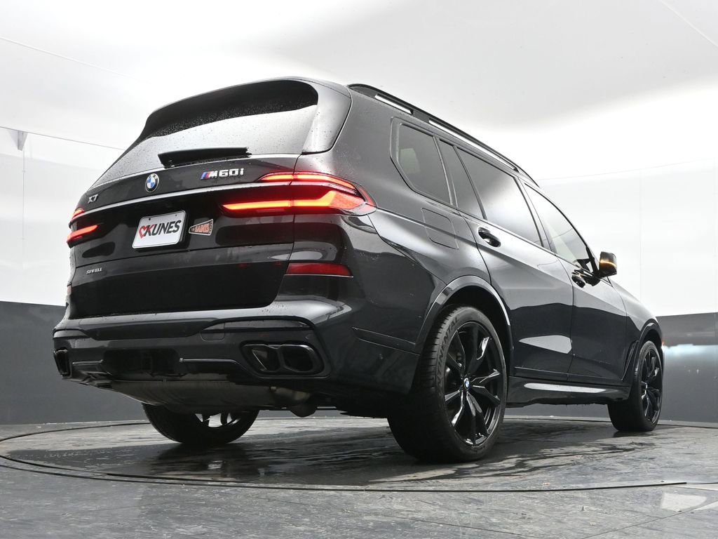 Used 2025 BMW X7 M60i image 48