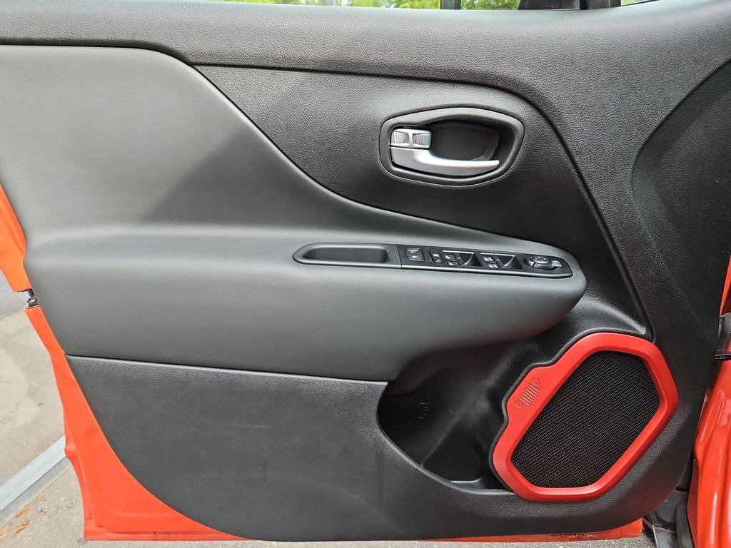 Used 2021 Jeep Renegade Trailhawk image 25