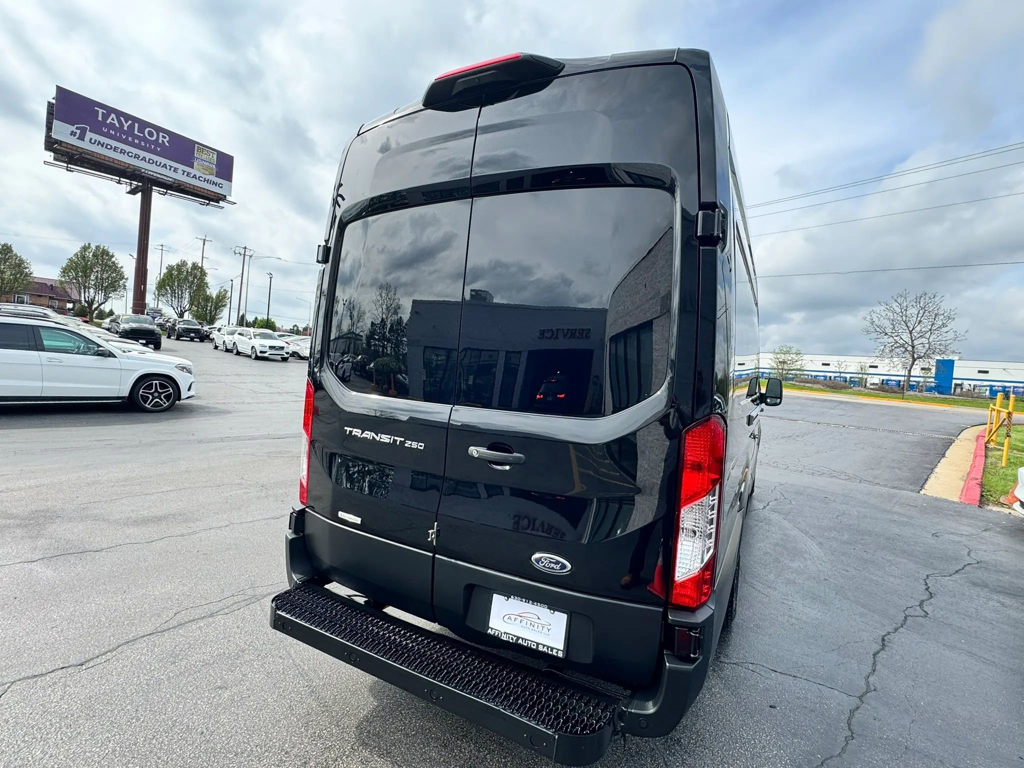 Used 2023 Ford Transit 250 148 High Roof Extended RWD image 4