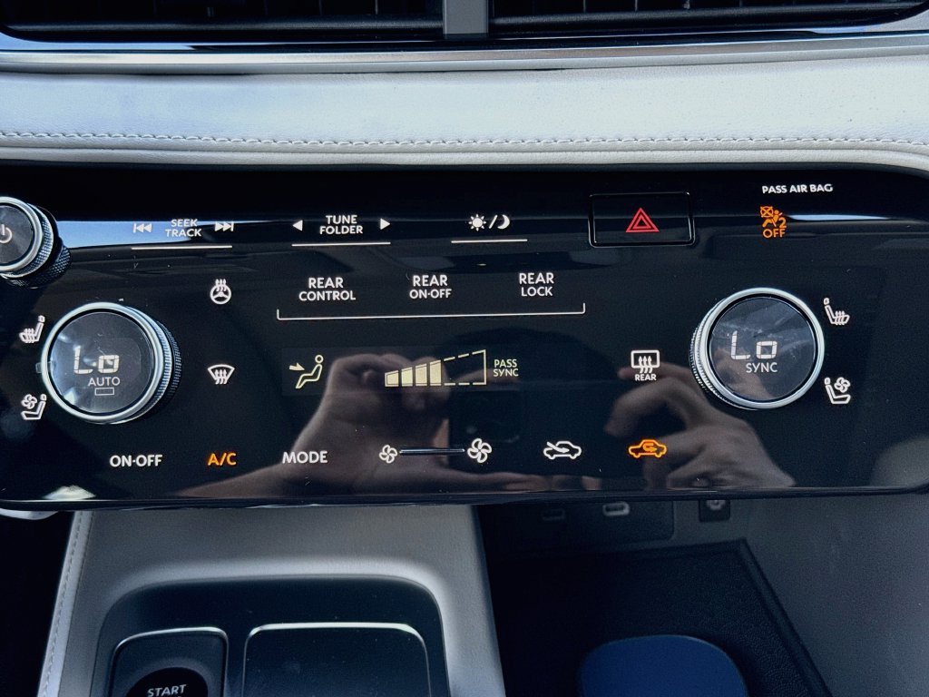 Used 2027 INFINITI QX60 Luxe w/ Cargo Package FWD image 17