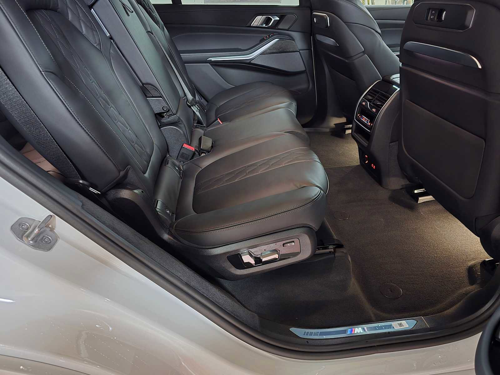 New 2026 BMW X7 M60i image 14