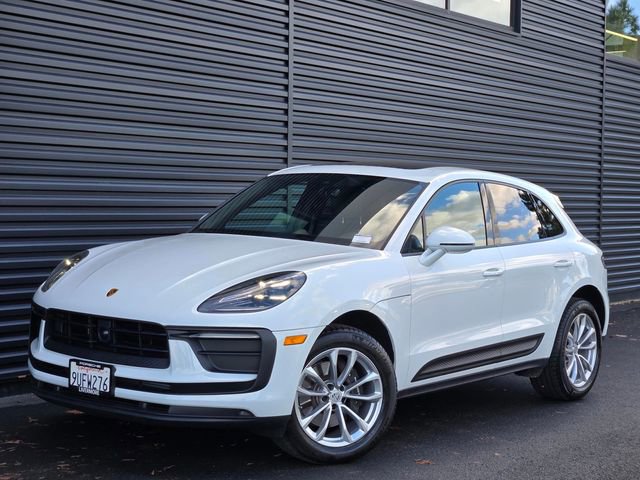 Used 2025 Porsche Macan image 1