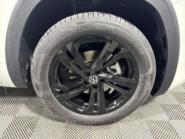 New 2026 Volkswagen Atlas Cross Sport SEL R-Line AWD/4WD image 11