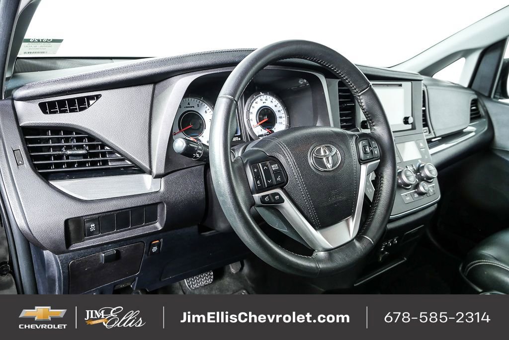 Used 2016 Toyota Sienna SE image 4