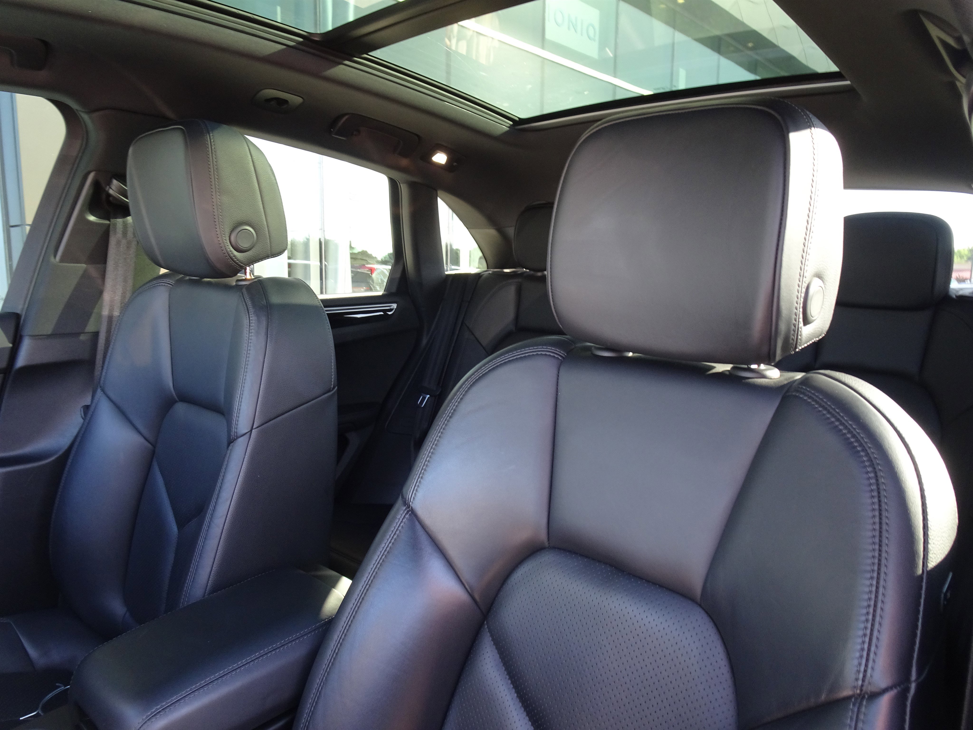 Used 2021 Porsche Macan AWD/4WD image 11