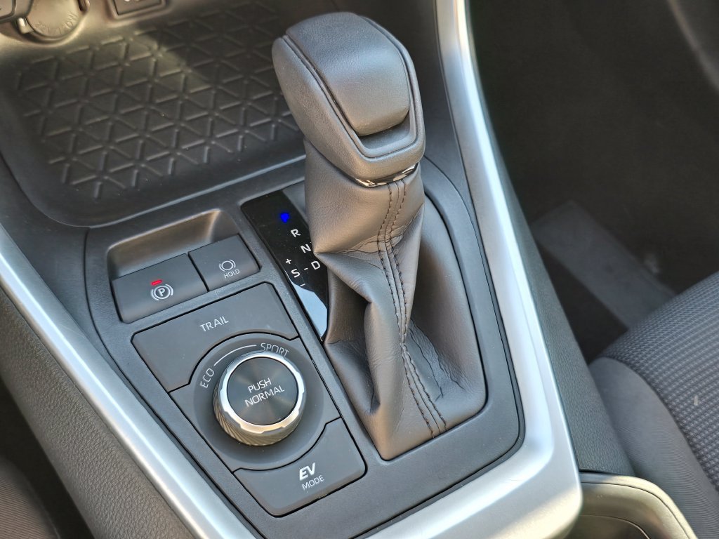 Certified 2025 Toyota RAV4 LE AWD/4WD image 28