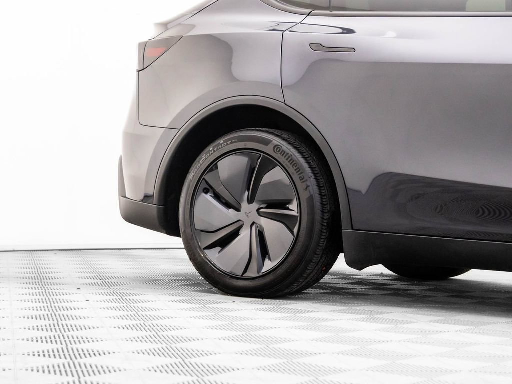 Used 2026 Tesla Model Y 2WD image 34