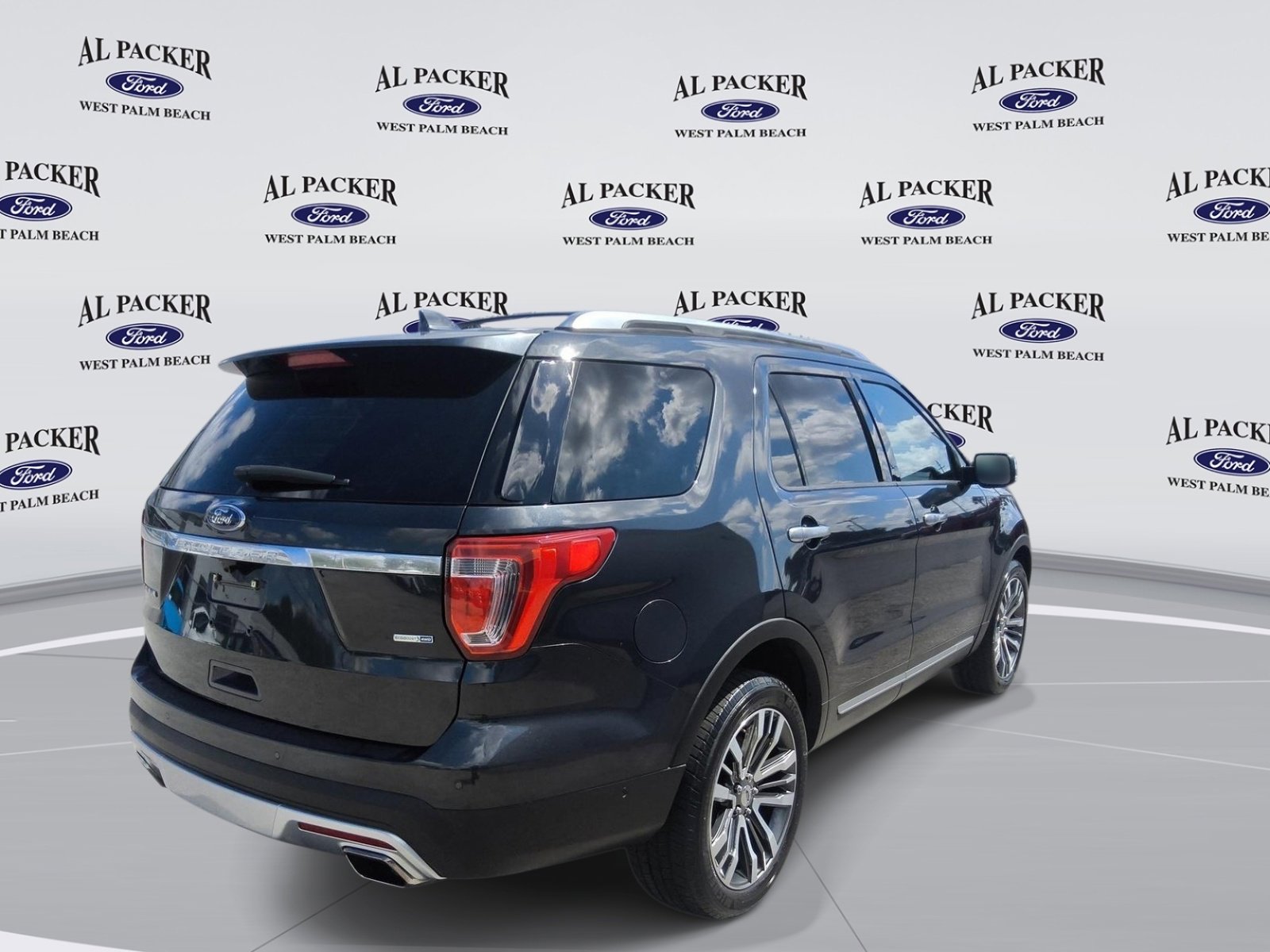 Used 2017 Ford Explorer Platinum image 5