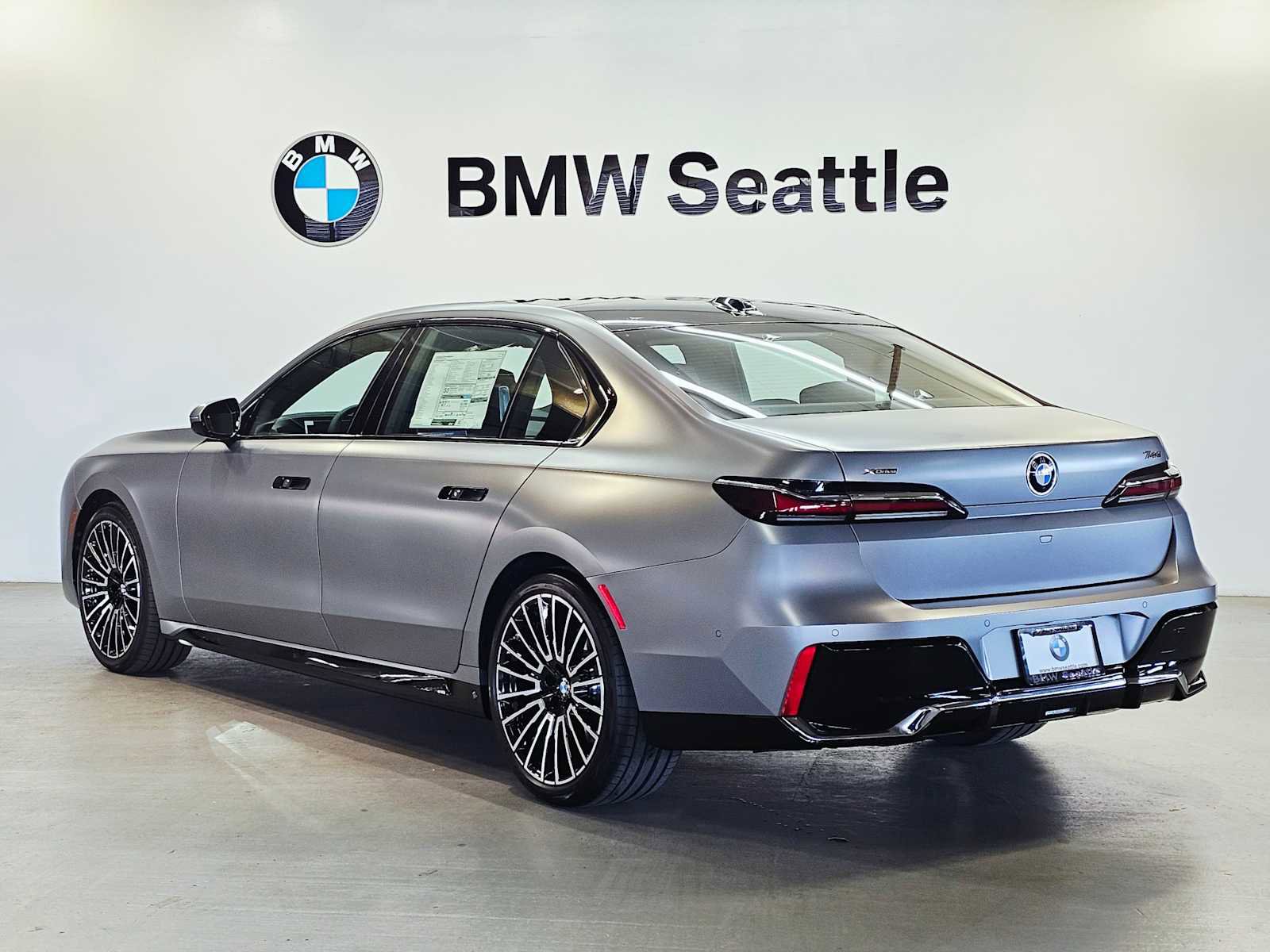 New 2025 BMW 740i xDrive w/ Executive Package image 4