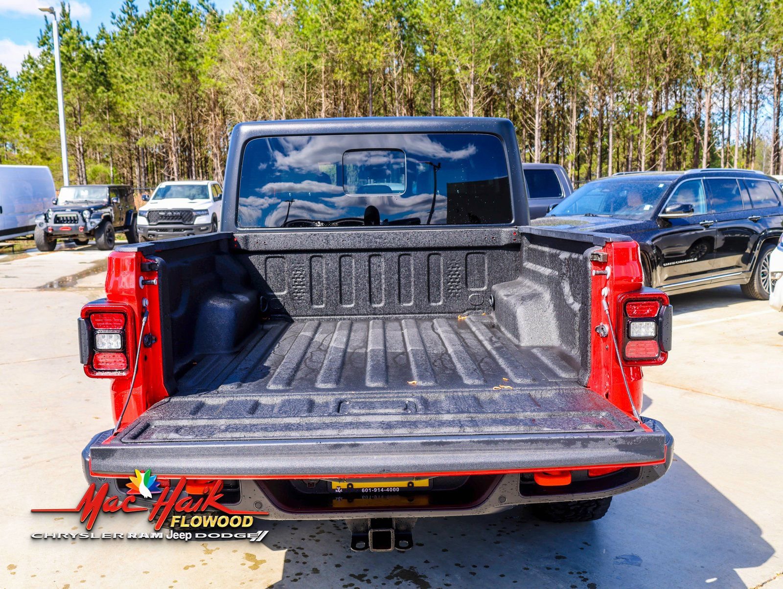 Used 2024 Jeep Gladiator Mojave w/ Safety Group image 8