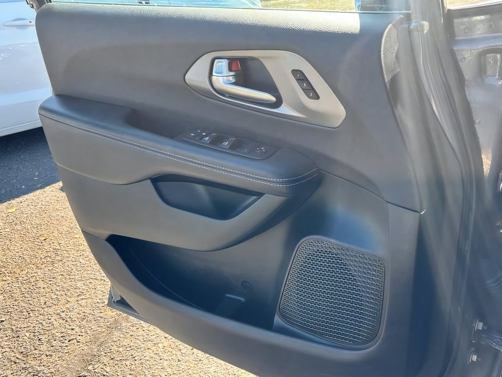 Used 2025 Chrysler Pacifica Select FWD image 11