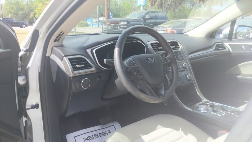 Used 2018 Ford Fusion S FWD image 19