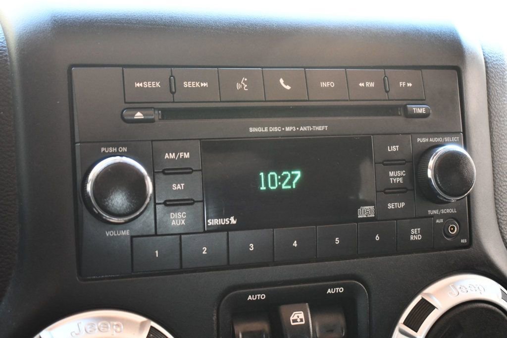 Used 2018 Jeep Wrangler Unlimited Sahara w/ Connectivity Group image 52