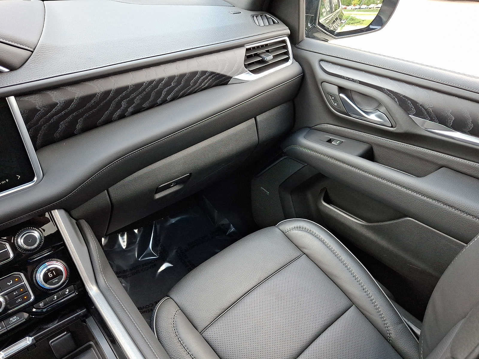 Used 2024 GMC Yukon Denali AWD/4WD image 21