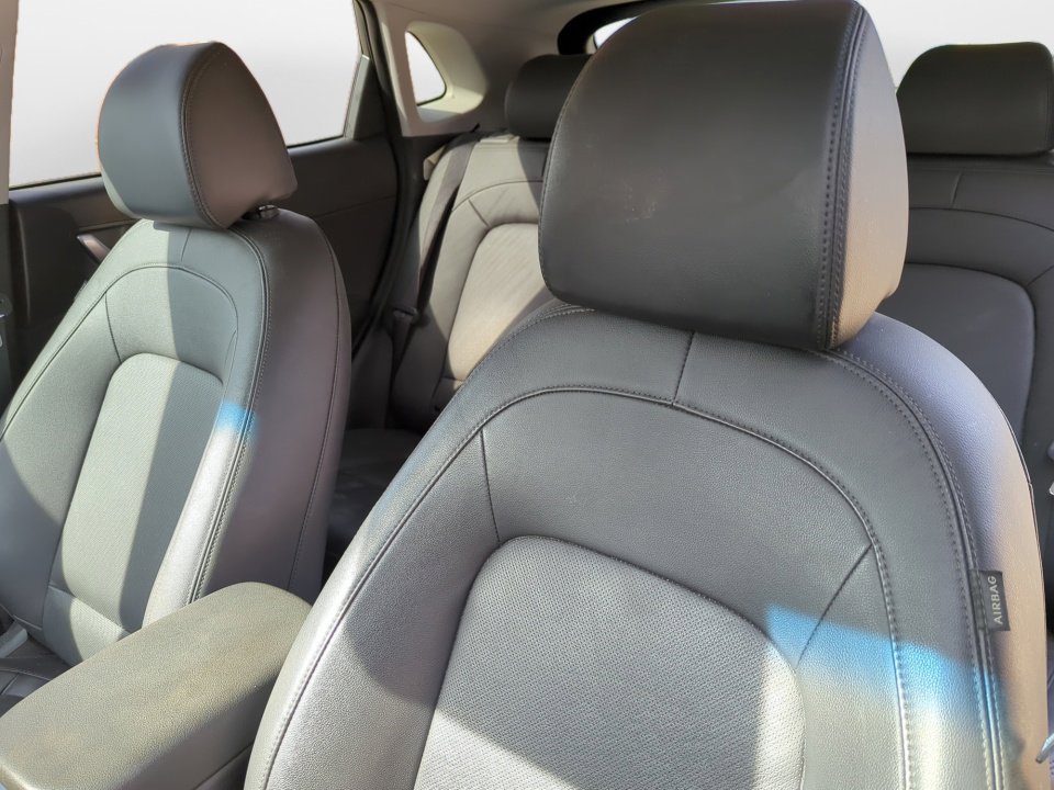 Used 2022 Hyundai Kona Limited w/ Winter Weather Package image 12