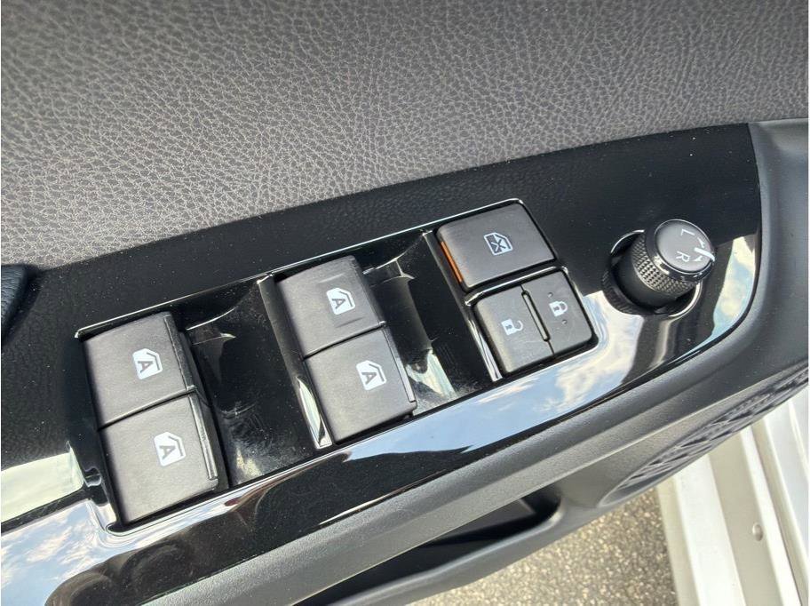 Used 2017 Toyota Prius Four Touring w/ Premium Convenience Package image 9